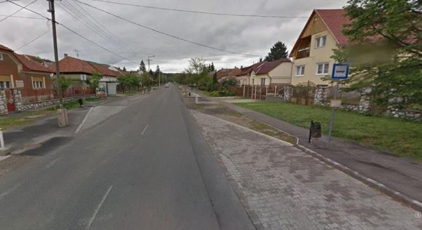 Bevert fejjel feküdt utcán az idős asszony Egerben –egy fiatal nő tette mindenkit megdöbbentett