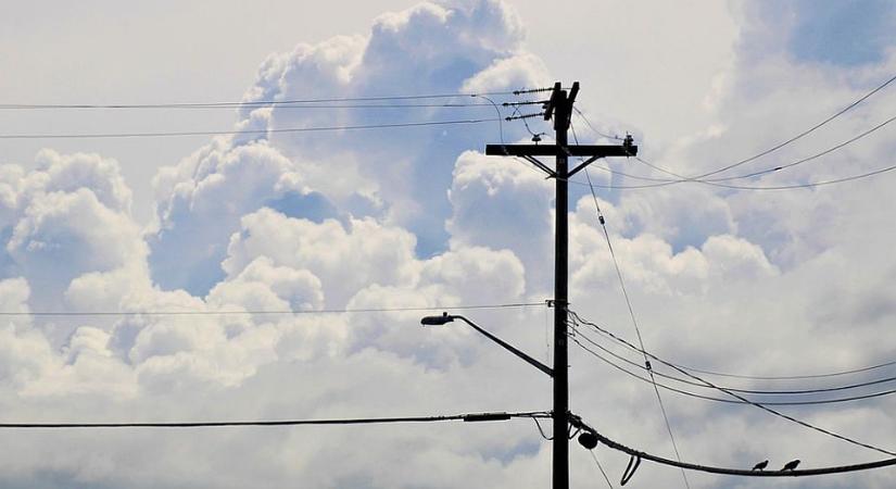 Alattomosan lopkodja a polgárok pénzét a Villanygazdaság az ellenzéki párt szerint