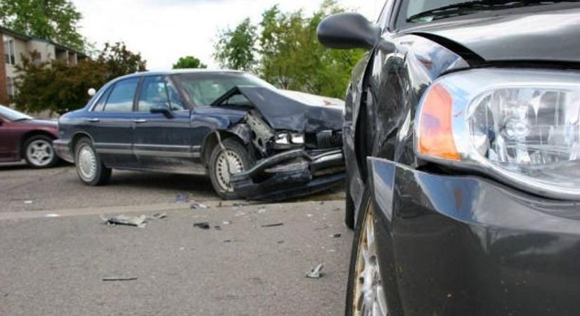 Hármas karambol Noszlop és Ajka között