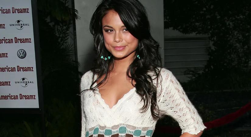 A perui istennő melleket villant – és közben végig elegáns marad - szexi fotók