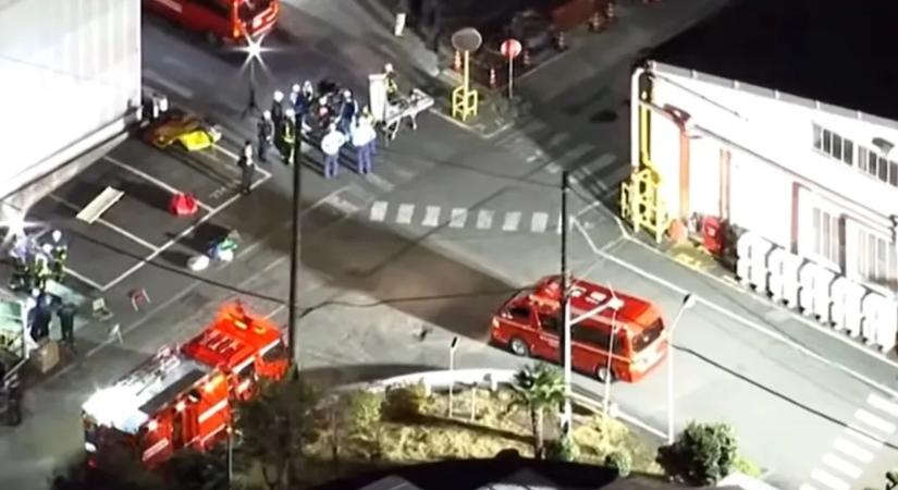 Késsel és vegyi anyaggal támadt emberekre egy japán férfi