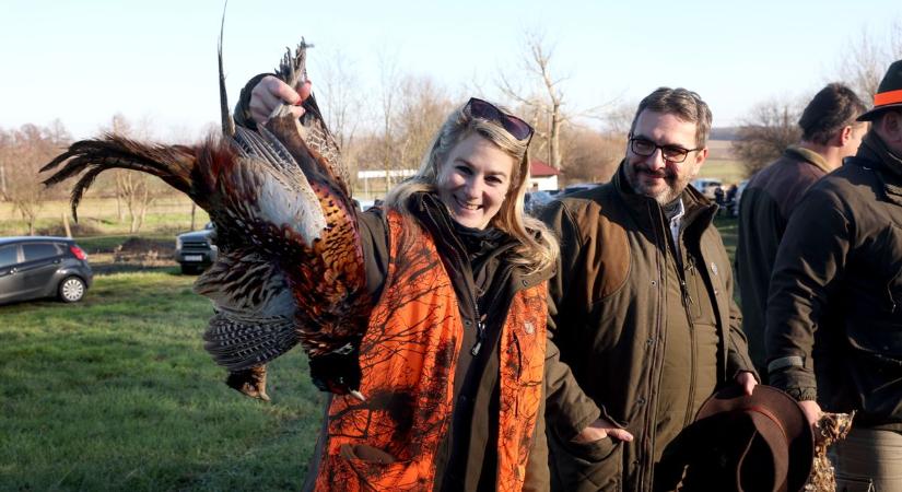 2,4 milliót gyűjtöttek a beteg gyerekeknek a puskacsőbe néző fácánok és nyulak - FOTÓ, VIDEÓ