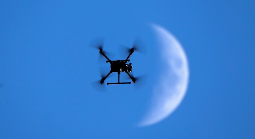 Azonosítatlan drónok miatt órákra lezárták a hannoveri repülőtér feletti légteret