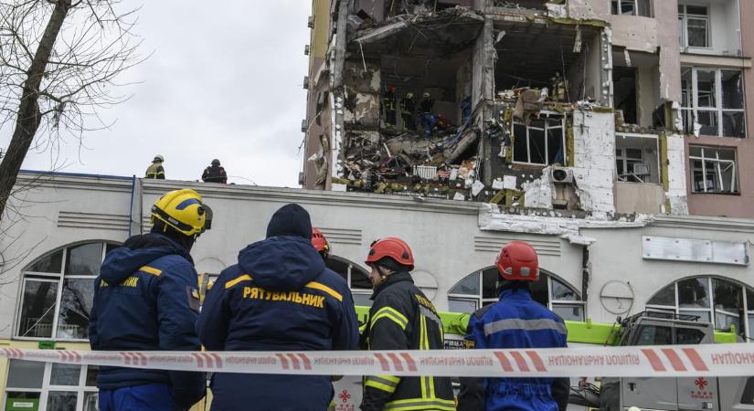 Zelenszkij: Oroszország csaknem ötszáz drónnal és negyven rakétával támadta Ukrajnát