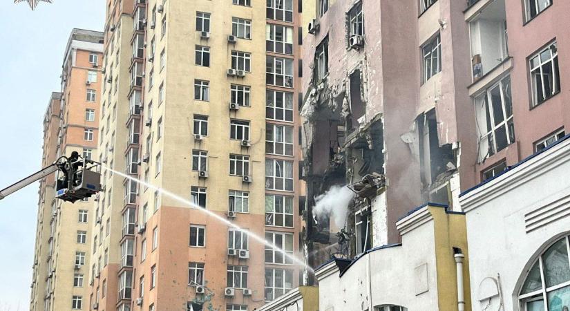 Oroszország közel 500 drónt és 40 rakétát indított Ukrajna ellen – Zelenszkij