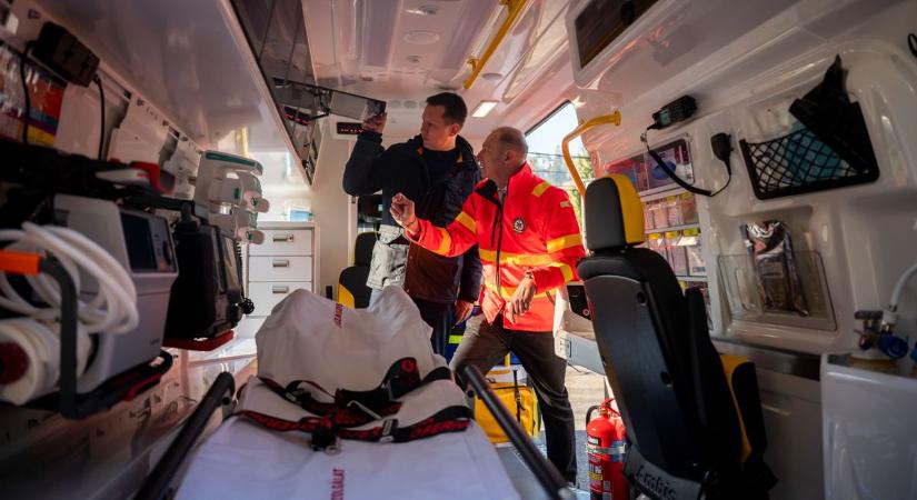 Rohantak a mentők, 15 éves fiú kezét roncsolta szét a petárda