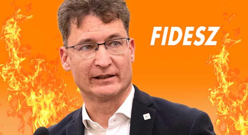 Az Orbán-kormány újabb adóemelésétől kiborult a fideszes polgármester közönsége, kiosztották Cser-Palkovics Andrást, lángolnak az indulatok