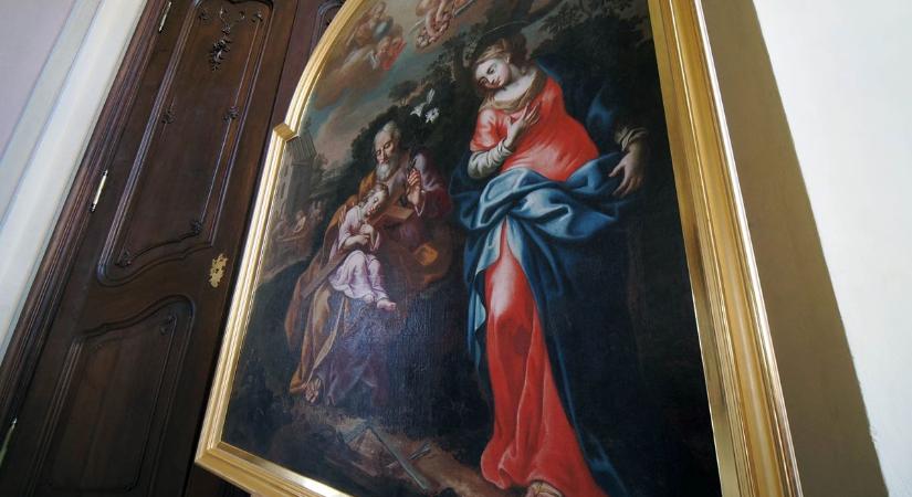 Különleges részleteket rejt a veszprémi várnegyed Szent Családot ábrázoló festménye