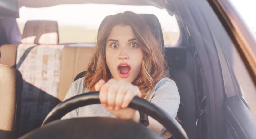 Vigyázz: ez a jégoldó módszer komoly károkat okozhat az autódban