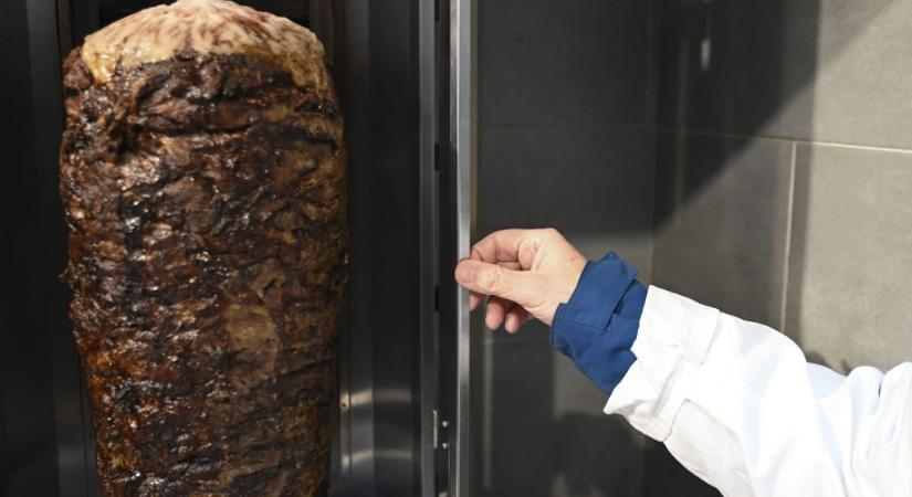 Lejárt szavatosságú húst találtak egy budapesti török étteremben