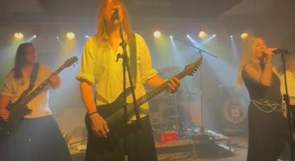 A soproni Dalriada folk metál banda pezsgő hangulatot teremtett a komáromi RÉV-ben