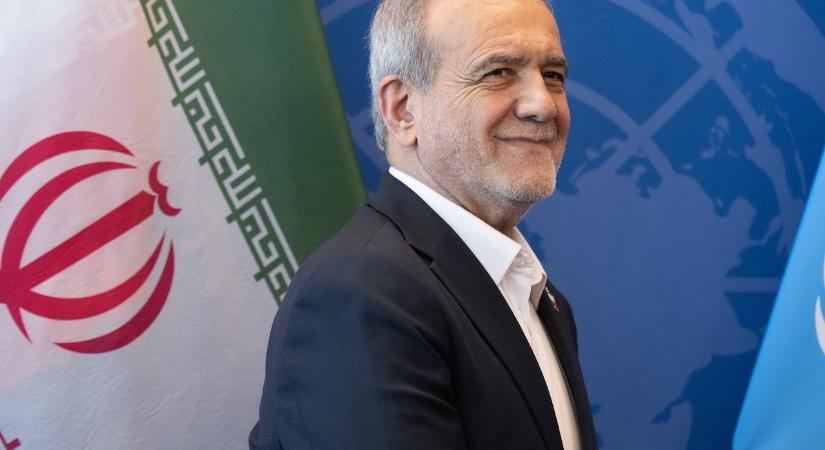 Iráni elnök: Az USA, Izrael és európai országok totális háborút folytatnak Irán ellen