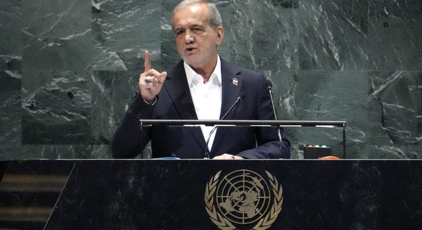 Az iráni elnök úgy véli, az Egyesült Államok, Izrael és európai országok totális háborút folytatnak hazája ellen
