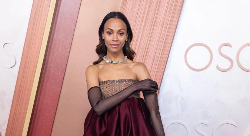 Fedetlen popsi: ilyen pajzán fotóval köszöntötte az ünnepeket az Avatar szexi sztárja