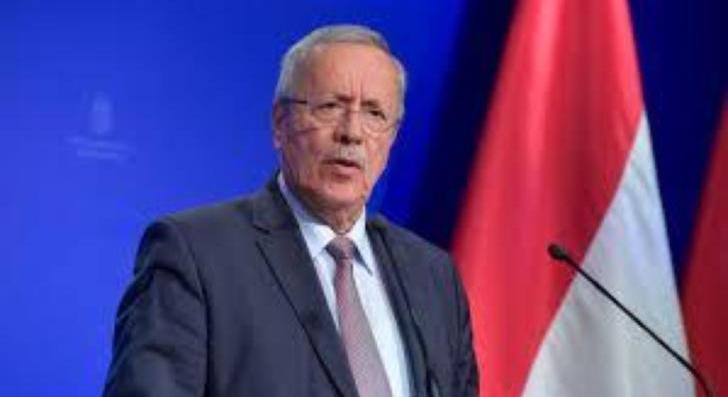 Öt migráns készült teherautós gázolásra