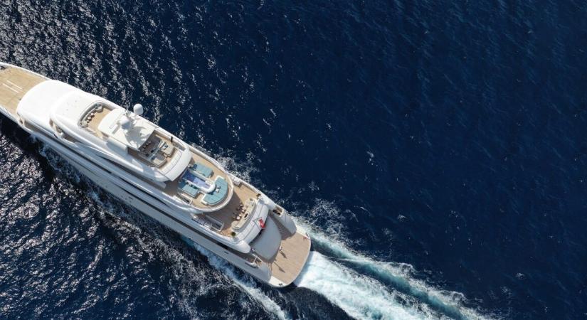 Egy 51 éves milliárdos házaspár vagyonuk közel felét eladományozták