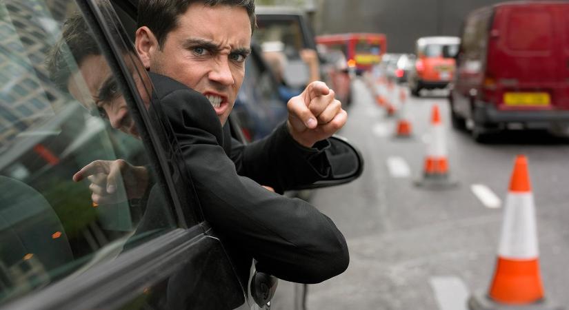 Büntetőfékezés miatt ütköztem – mit kap a bűnös?