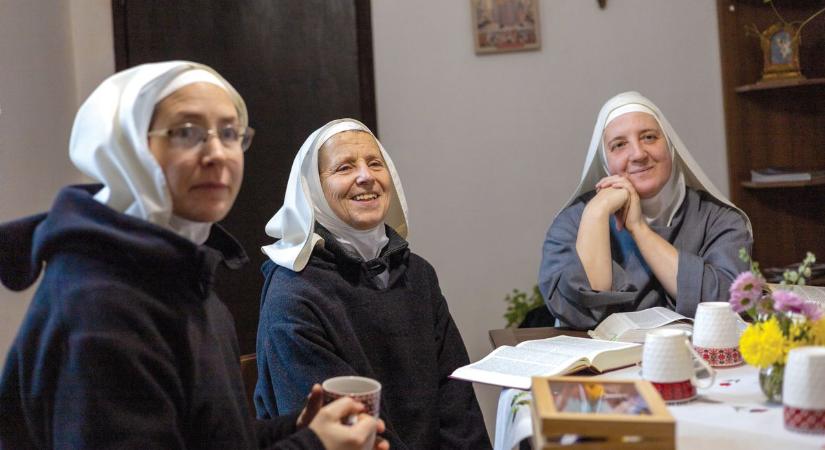 „Isten itt hamarabb meghallgat minket” – Apácákhoz menekült az anya, akinek fia mindennap a halállal néz farkasszemet az aknamezőn