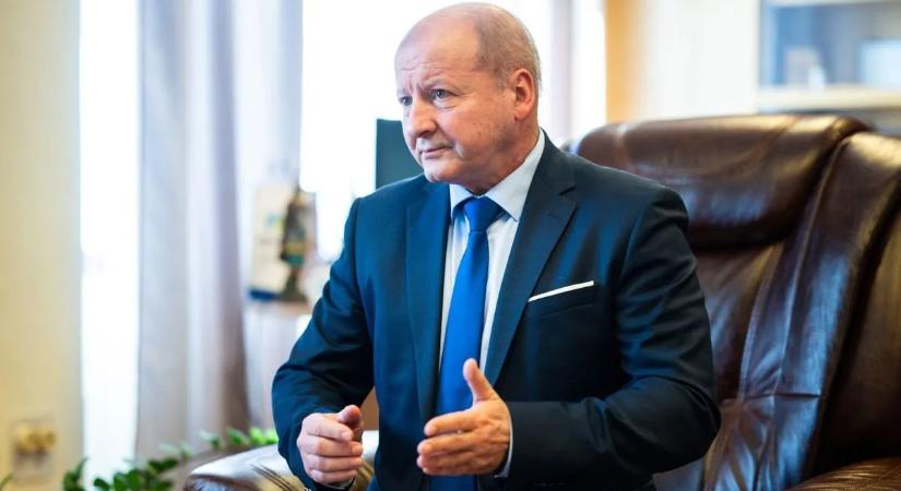 Most dől el, belesodródunk-e a háborúba – Simicskó István kemény üzenete