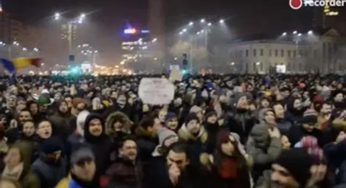 Ez nálunk lehetetlen: a köztelevízió mutatott be egy a hatalmat leleplező dokumentumfilmet Romániában