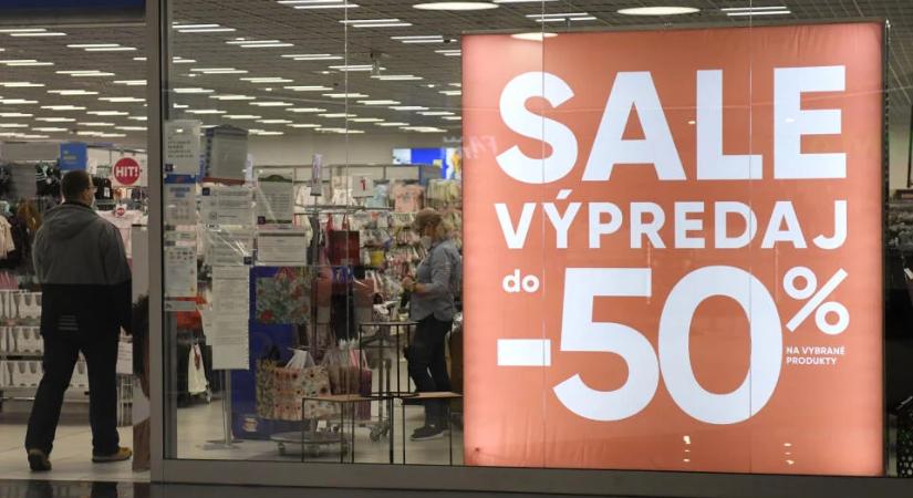 Megkezdődtek a karácsony utáni kiárusítások: egyes üzletekben nagyobb a tömeg, mint az ünnepek előtt