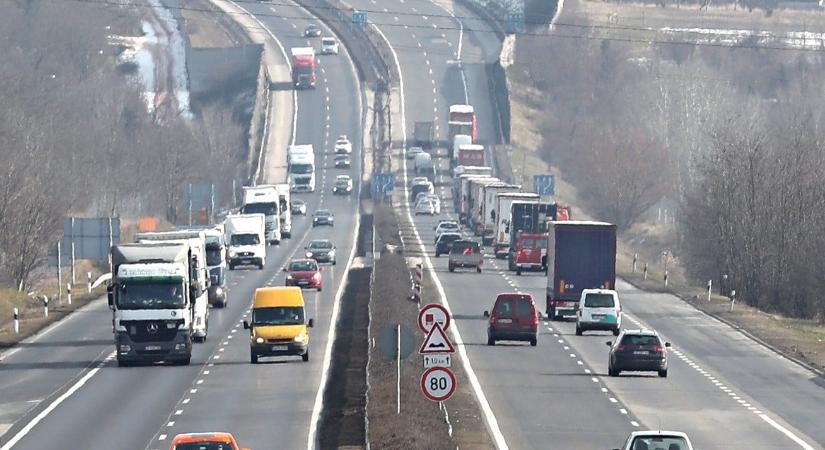 Újévi káosz az utakon? Órákra leáll a rendszer, e-matricát sem lehet majd mindenhol venni: erre mindenkinek fel kell készülnie