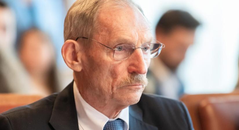 Levelet írtak Pintér Sándornak a nekik járó pótszabadságok miatt a zalaegerszegi kórház szakdolgozói