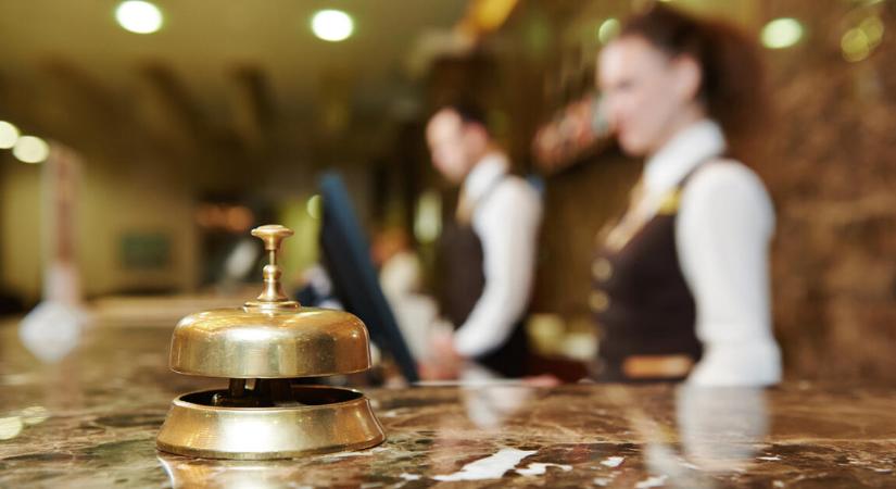 Segít a két Kisfaludy – milliós támogatás a turisztikai hitel mellé