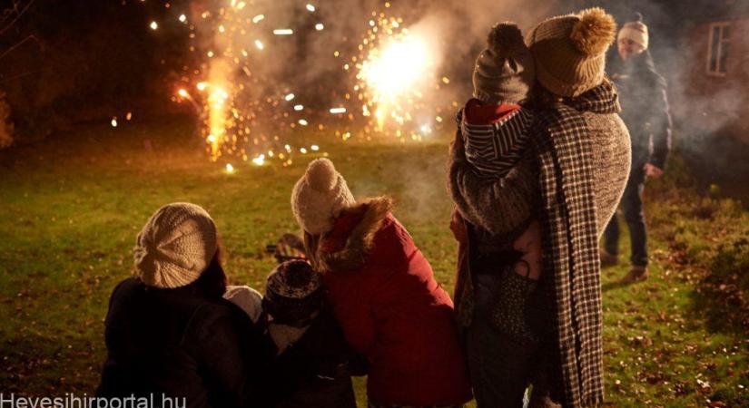 Búcsúztassuk tűz nélkül az óévet: tippek a tűzijátékok biztonságos használatához