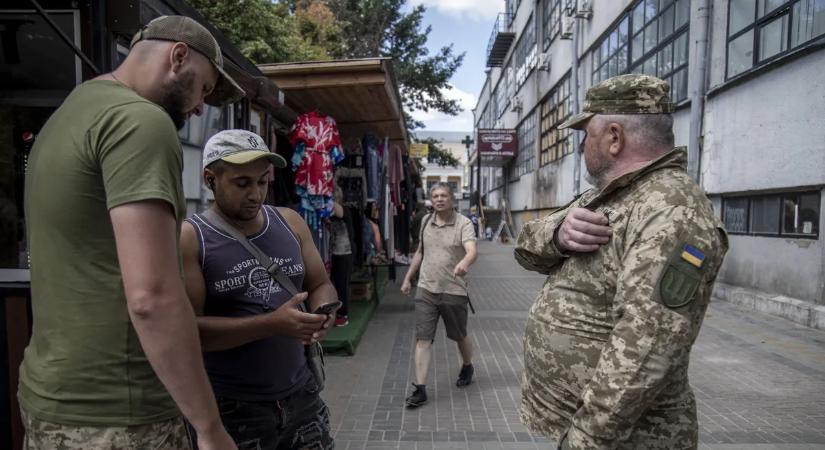 Az emberrablók autót mosnak – videó