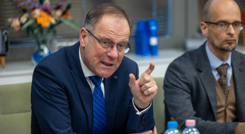 Navracsics Tibor konzultálna az önkormányzatokkal valamiről