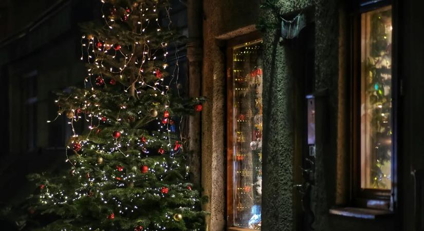 „Napokkal karácsony előtt kopogtak az ajtónkon – két szó örökre megváltoztatta az életünket”