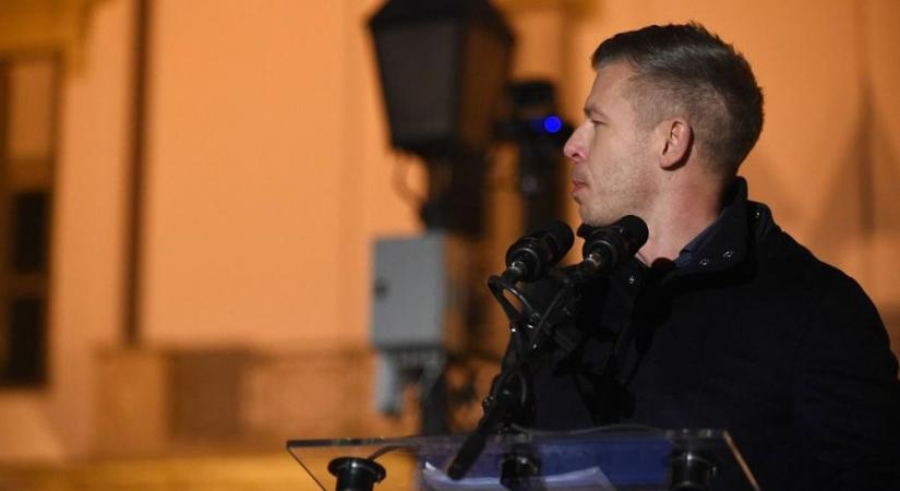 „Csorgó nyállal nézik a messiást” – Kocsis Máté nekiment Magyar Péter sajtójának (VIDEÓ)