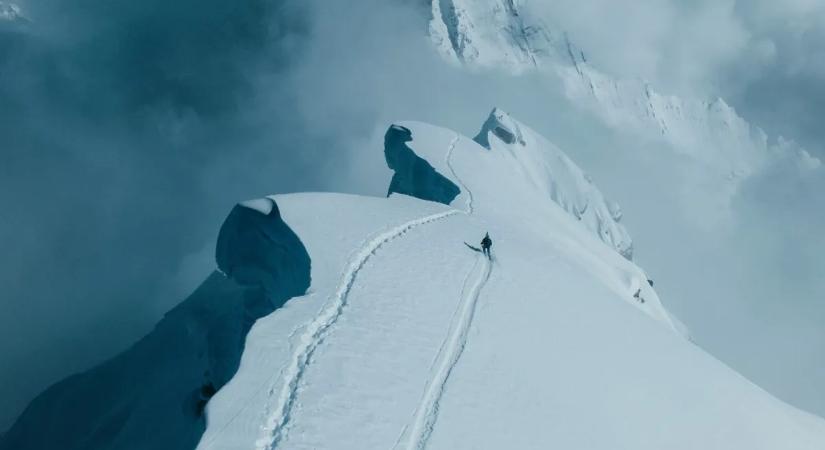 Évtizedek óta jégbe fagyott holttest került elő – videó