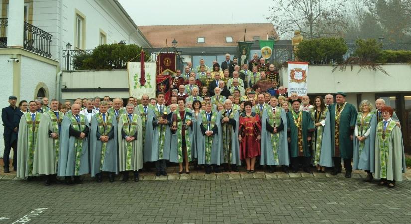 Budapesttől Vonyarcvashegyig borászkodtak az adonyiak