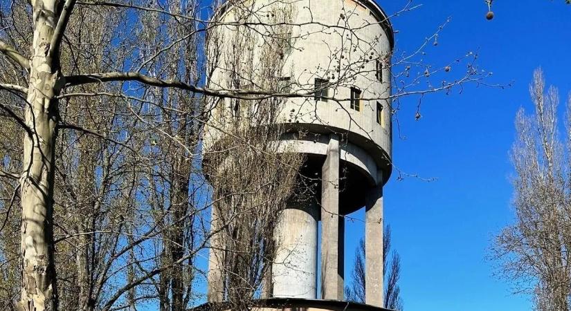 Családi ház áráért cserélt gazdát Magyarország egyik leghíresebb víztornya