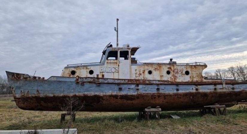 A Balatonról száműzve: lassan végleg eltűnik a siófoki hajó