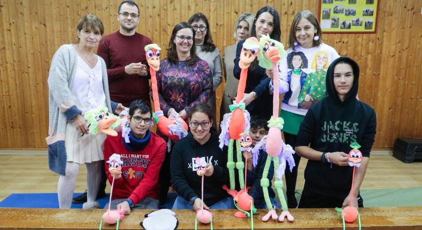 Bűvös bábos: nincsenek akadályok - Különleges bábelőadásra készülnek Rum-kastélyban - fotók, videó