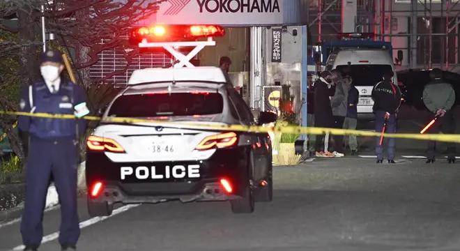 Japánban egy férfi nyolc gyári munkást sebesített meg