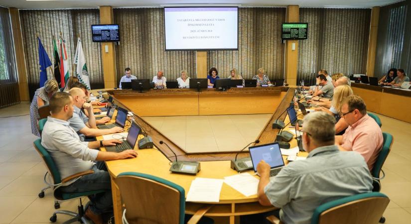 Szociális tűzifa, költségvetés, buszközlekedés: erről is szólt Tatabánya utolsó 2025-ös közgyűlése