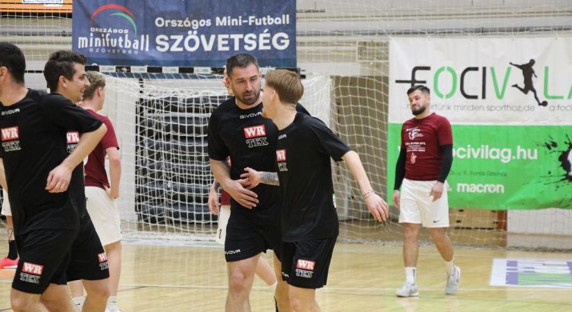 A teremben sem bírnak Böde Dániellel – videón a bombagólok