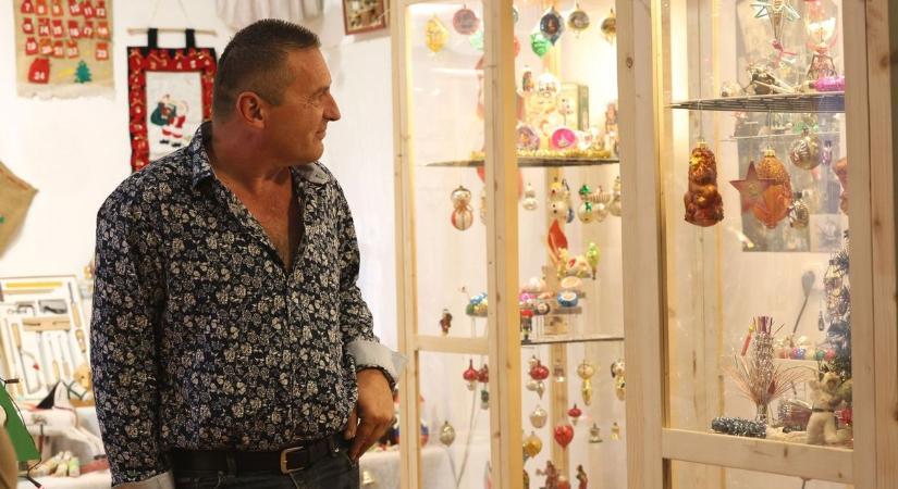 Régi idők karácsonya: a világ egyik legnagyobb karácsonyfadísz-gyűjteményét állították ki Kiskunhalason – fotók