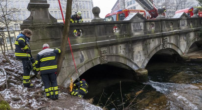 Hiába a karácsonyi csoda, a tűzoltóság elbontotta a feltámasztott Eisbach-hullámot