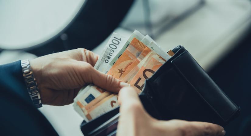 Bejelentették az 1210 eurós támogatást – bárki igényelheti