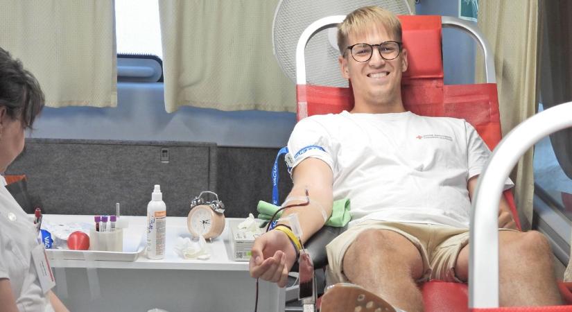 Szilveszterkor nem csak bulizni lehet, különleges felhívás a Vöröskereszttől