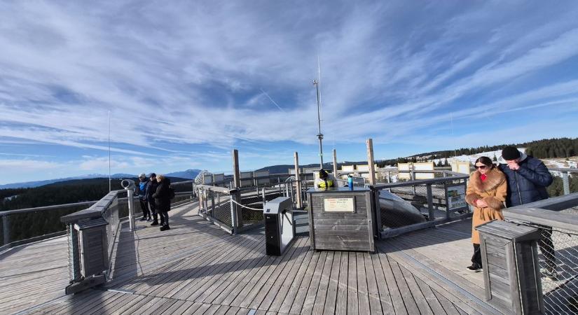 Lélegzetelállító élmény, amikor semmi sincs a lábunk alatt, s még a hó is esik (galéria, videó)