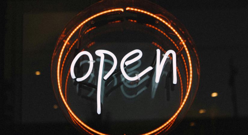 Így alakul az üzletek nyitvatartása szilveszterkor és újévkor