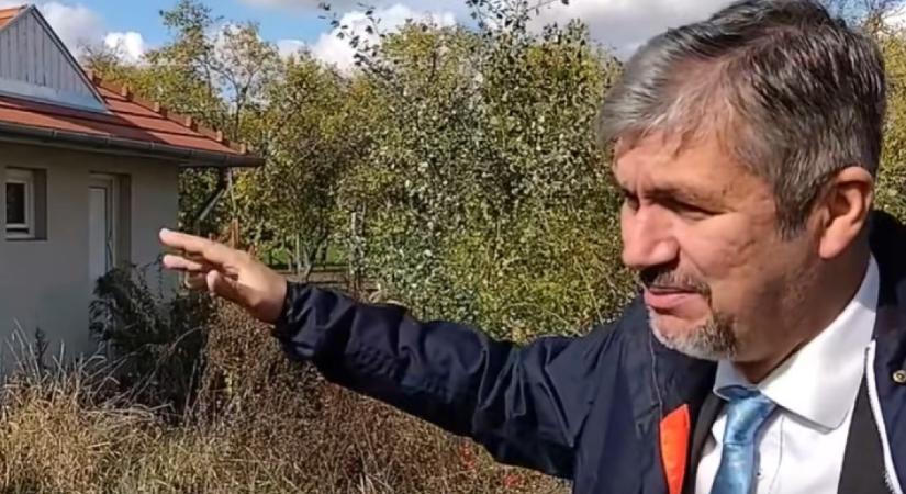 Hadházy Ákos kamuvécékre lelt