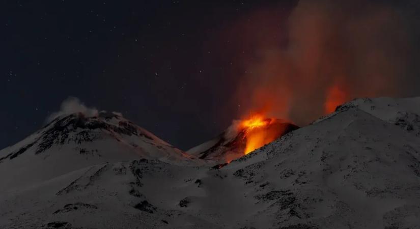 Karácsony másnapja óta folyamatos kitörésben van az Etna
