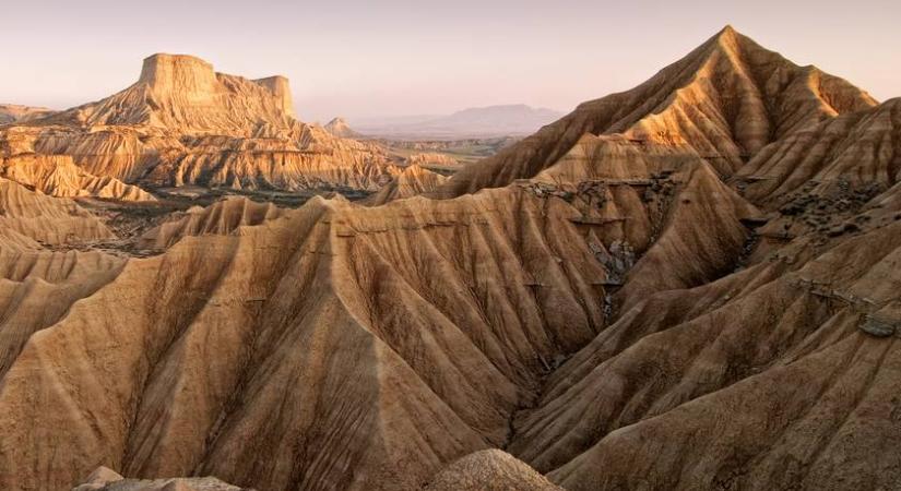 A lélegzeted is eláll, ha meglátod Európa sivatagát: így néz ki az egyedülálló holdbéli táj